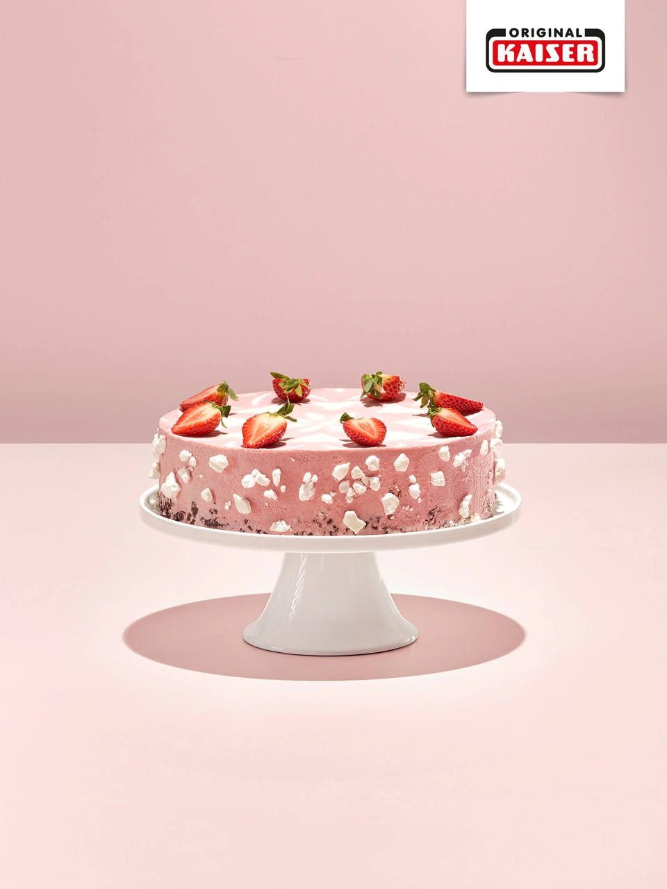 Eistorte Erdbeer-Parfait mit Schoko-Baiser (No Bake)